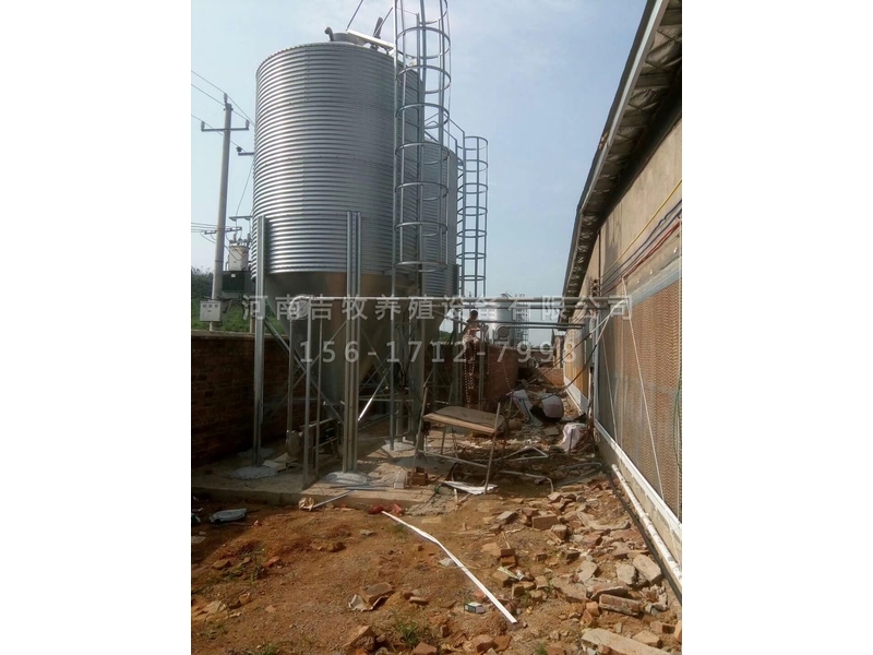 4400頭育肥豬場設(shè)備安裝現(xiàn)場