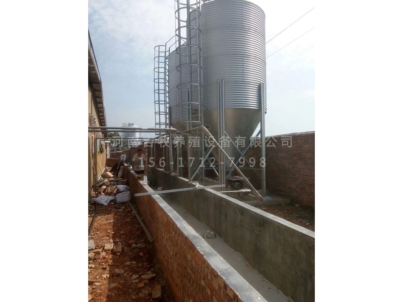 4400頭育肥豬場設(shè)備安裝現(xiàn)場